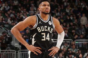 YIHAO-字母哥爆冷击败尤文图斯，势不可挡引爆全场！的简单介绍