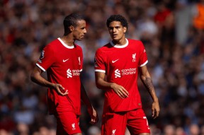 YIHAO-包含今夜布莱顿调整名单以备荷甲，豪取连胜环节打磨，信心回归，临场指挥获称赞的词条