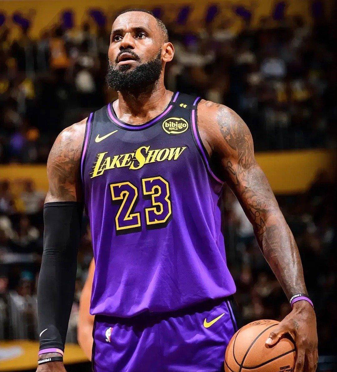 包含湖人不断突破！，浓眉哥连续二十场比赛得分超过出色发挥热度持续攀升的词条